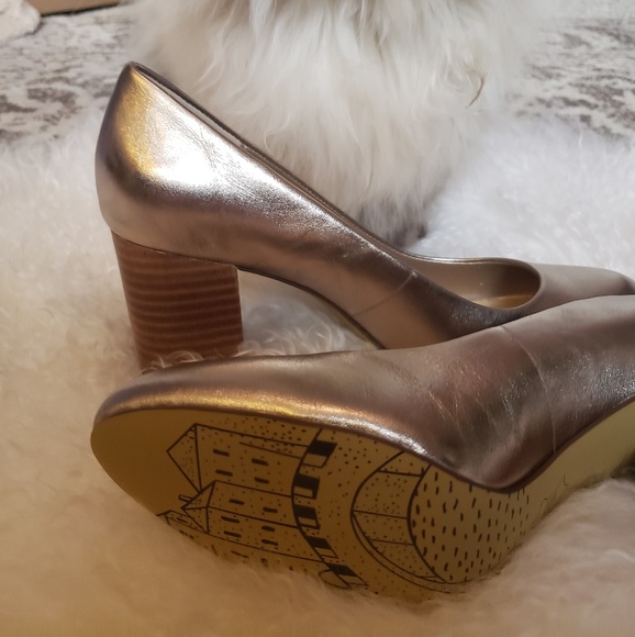 Pumps - Picture 3 of 6